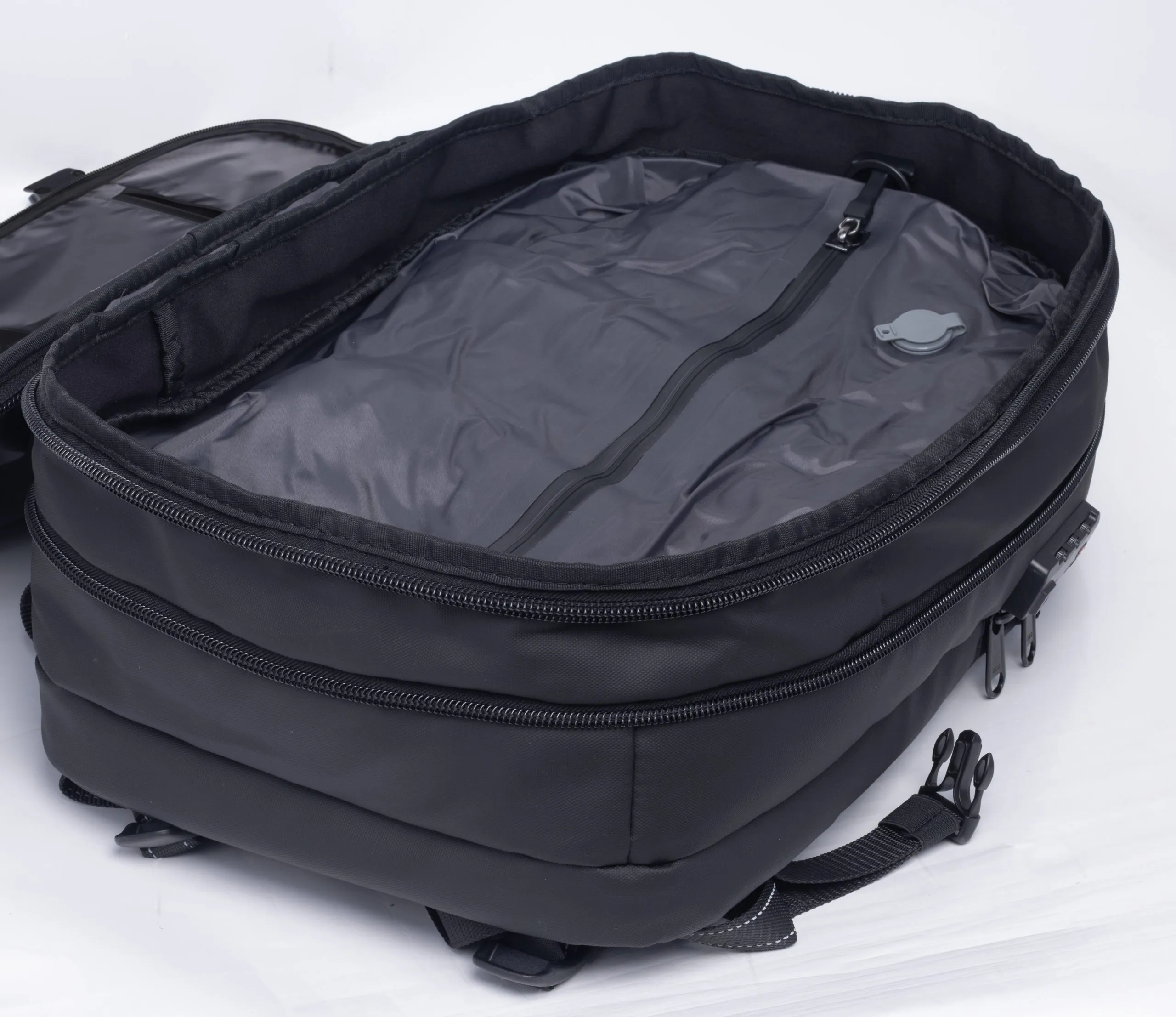 Classone VC173-00B VIP Vacuum Travel 14/15.6/17.3" Notebook Sırt Çantası Siyah